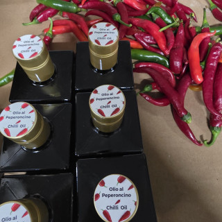 Olio Extravergine di Oliva al Peperoncino – Nocellara Etnea