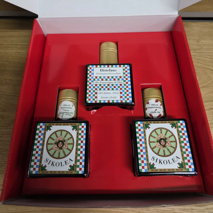 Tris Olio EVO 3×250 ml  Aromatizzati (Naturale, Rosmarino e Peperoncino)